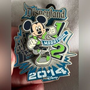 Disneyland 2014 half marathon official trading pin in pristine condition